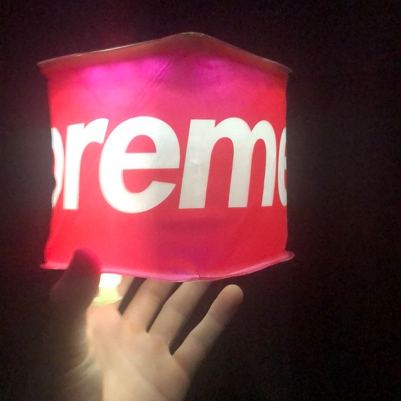 Supreme Solar Powered Luminaid Lantern - Picture 2 of 3